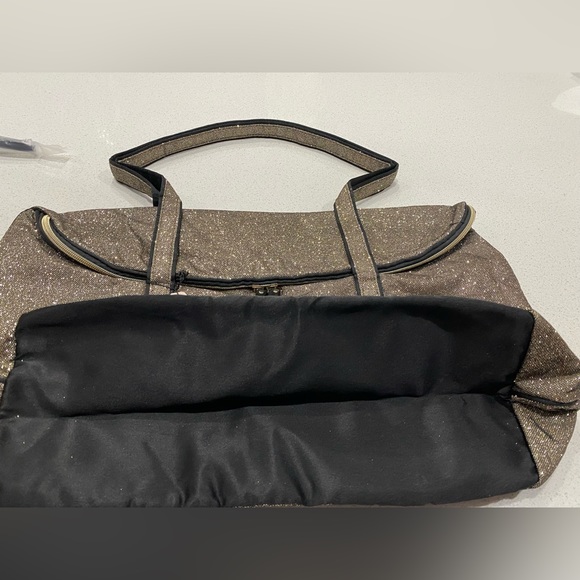 Victoria’s Secret glitter fold over glitter leisure bag. NWT - Picture 10 of 12